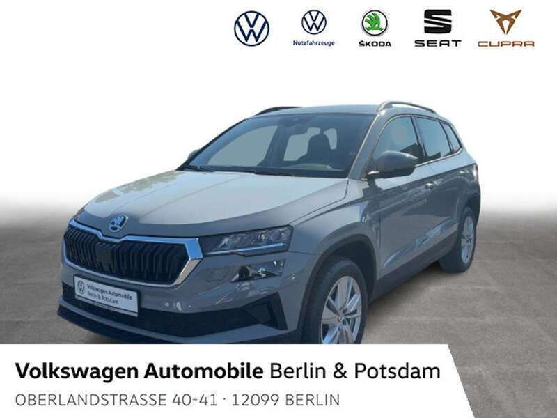 Stahlgrau Gebraucht 2024 Skoda Karoq Selection SUV | 28.470 € (Guter Preis) - Bild 1/4