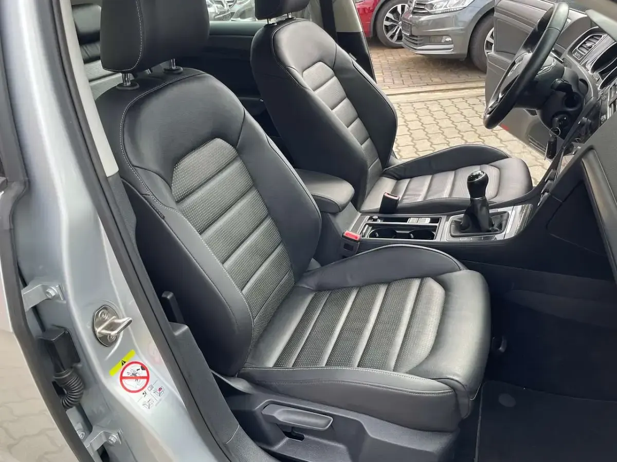 Gebraucht VW Golf VII 86 PS (63 kW) 2018 Reflexsilber metallic Limousine
