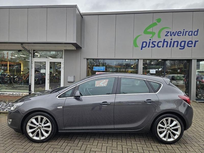 Gebraucht Opel Astra Cosmo 179 PS (131 kW) 2010 Grau Limousine