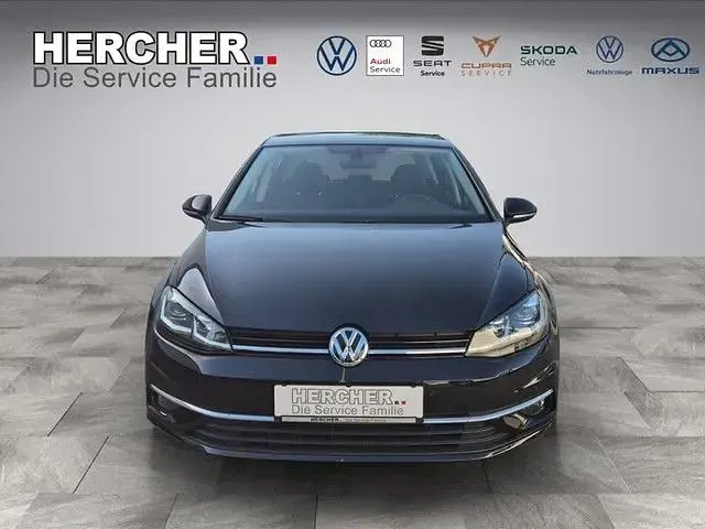 Second-hand VW Golf VII Comfortline 125 CP (91 kW) 2017 Negru Berlinǎ