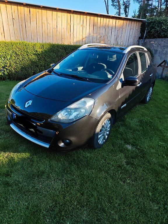 Schwarz Gebraucht 2011 Renault Clio II Dynamique Limousine | 4.999 € (Fairer Preis) - Bild 1/4