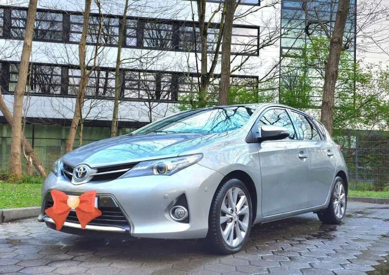 Grau Gebraucht 2014 Toyota Auris Hybrid Life+ Kombi | 9.900 € (Guter Preis) - Bild 1/4
