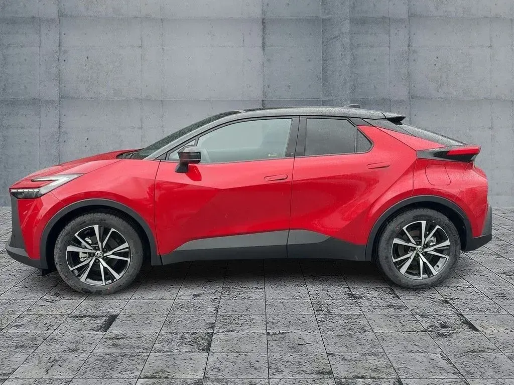 Neu Toyota C-HR Team 197 PS (144 kW) 2025 Emotional red 2 (3u5)/ black ( SUV