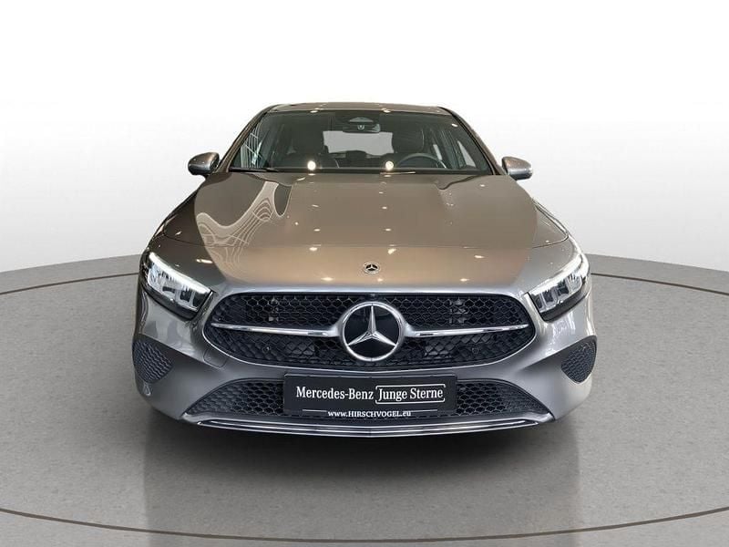 Gebraucht Mercedes A200 Progressive 150 PS (110 kW) 2025 Metalliclack mountaingrau Limousine
