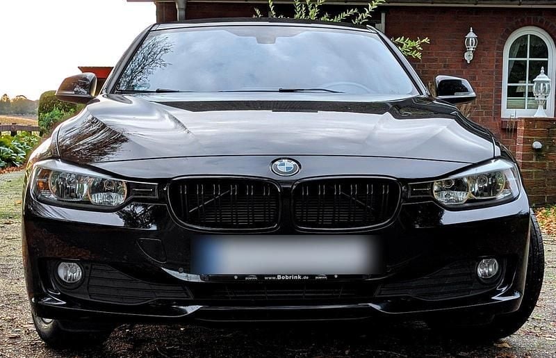 Schwarz Gebraucht 2015 BMW 316 Comfort Edition Kombi | 13.500 € (Teuer) - Bild 1/4