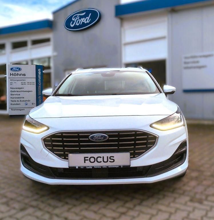 Gebraucht Ford Focus Titanium 125 PS (91 kW) 2022 Weiß Limousine