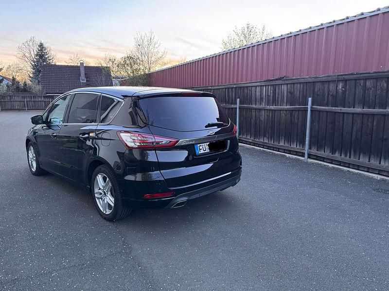 Gebraucht Ford S-MAX Titanium 179 PS (131 kW) 2016 Schwarz Van / Kleinbus