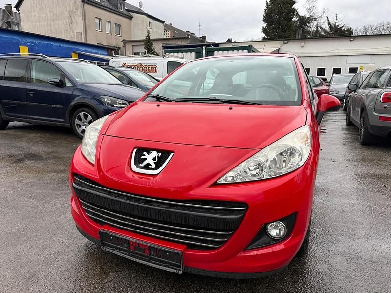 Gebraucht Peugeot 207 95 PS (69 kW) 2011 Rot Kleinwagen