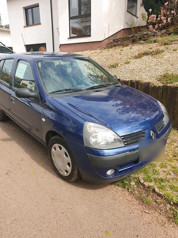 Używany Renault Clio II 75 KM (55 kW) 2005 Niebieski Hatchback