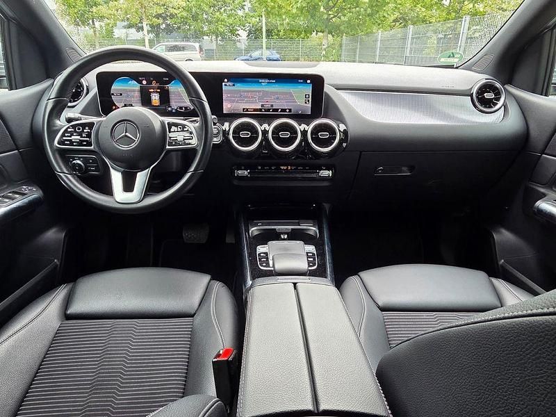 Silber Gebraucht 2019 Mercedes B220 Van / Kleinbus | 21.900 € (Guter Preis) - Bild 1/4