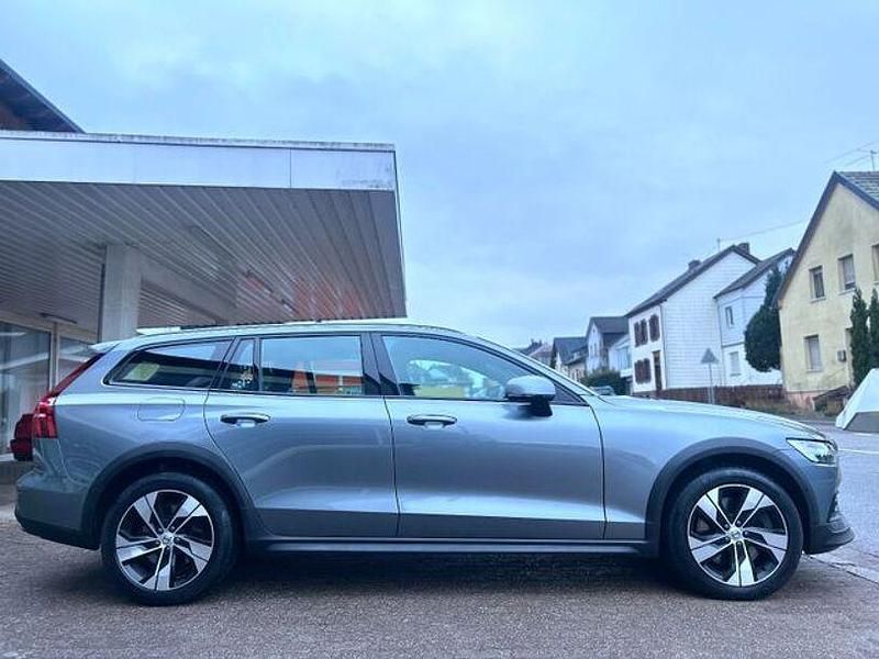 Gebraucht Volvo V60 CC 150 PS (110 kW) 2020 Grau Kombi