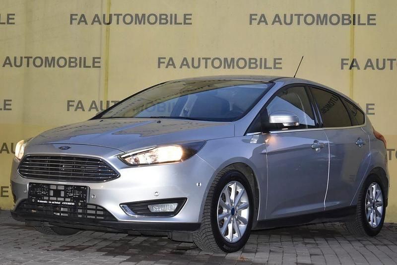 Gebraucht Ford Focus Titanium 125 PS (91 kW) 2015 Grau Limousine