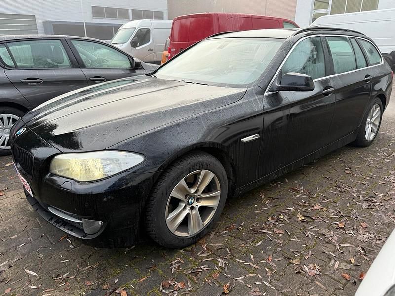 Schwarz Gebraucht 2012 BMW 520 Kombi | 5.900 € (Superpreis) - Bild 1/4