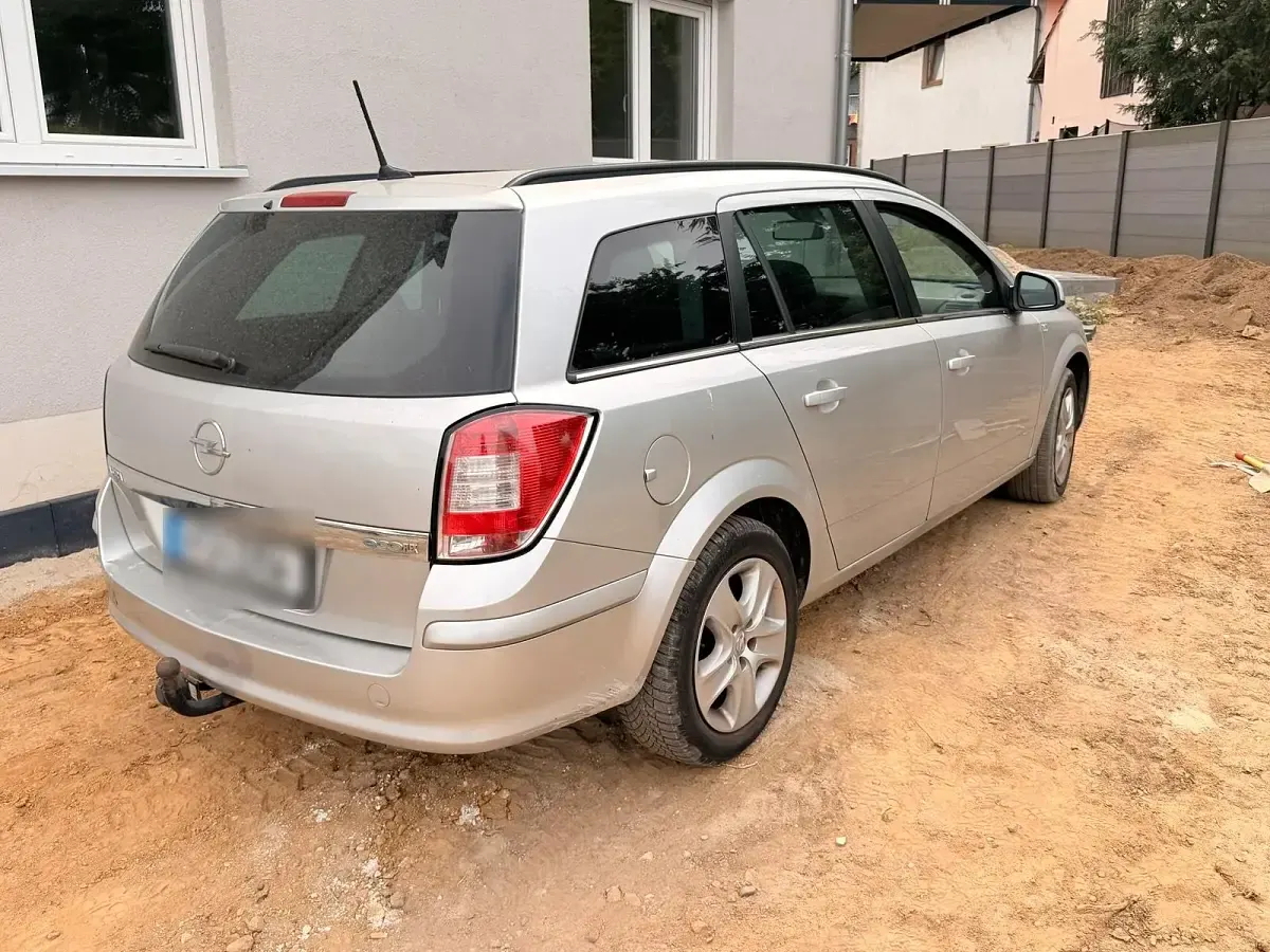 Gebraucht Opel Astra Eco 117 PS (86 kW) 2011 Silber Kombi