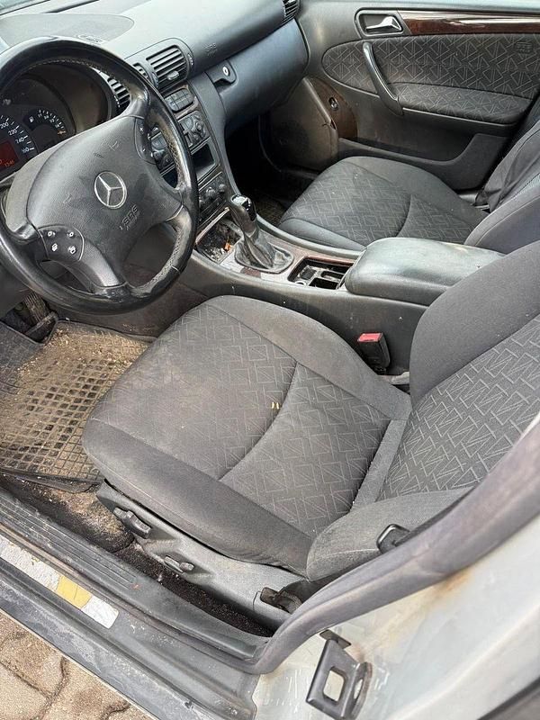 Gebraucht Mercedes C180 129 PS (94 kW) 2002 Limousine