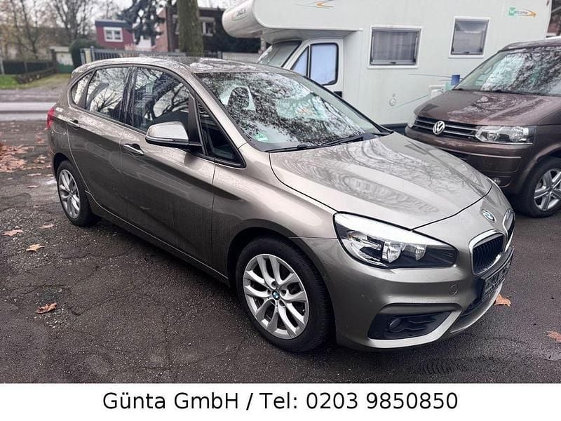 Silber Gebraucht 2015 BMW 220 Sport Line SUV | 9.750 € - Bild 1/4
