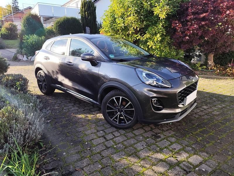 Grau Gebraucht 2021 Ford Puma Gen-E Titanium SUV | 14.600 € - Bild 1/4