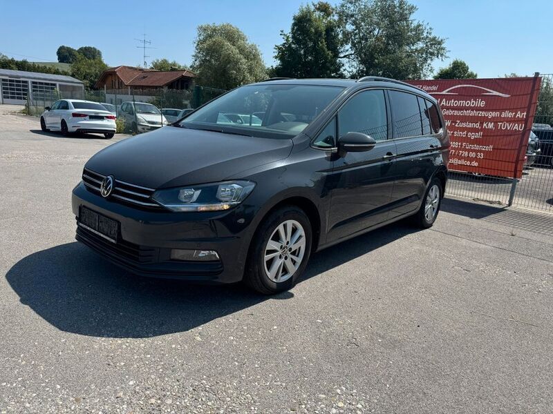 Grau Gebraucht 2021 VW Touran Comfortline Van / Kleinbus | 15.470 € (Fairer Preis) - Bild 1/4