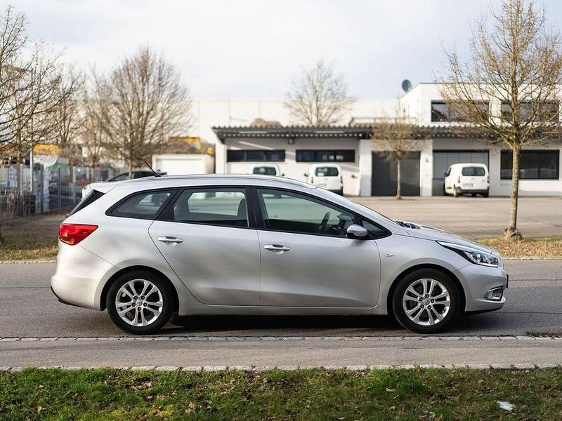 Gebraucht Kia Ceed Sportswagon Attract 99 PS (72 kW) 2014 Silber Kombi