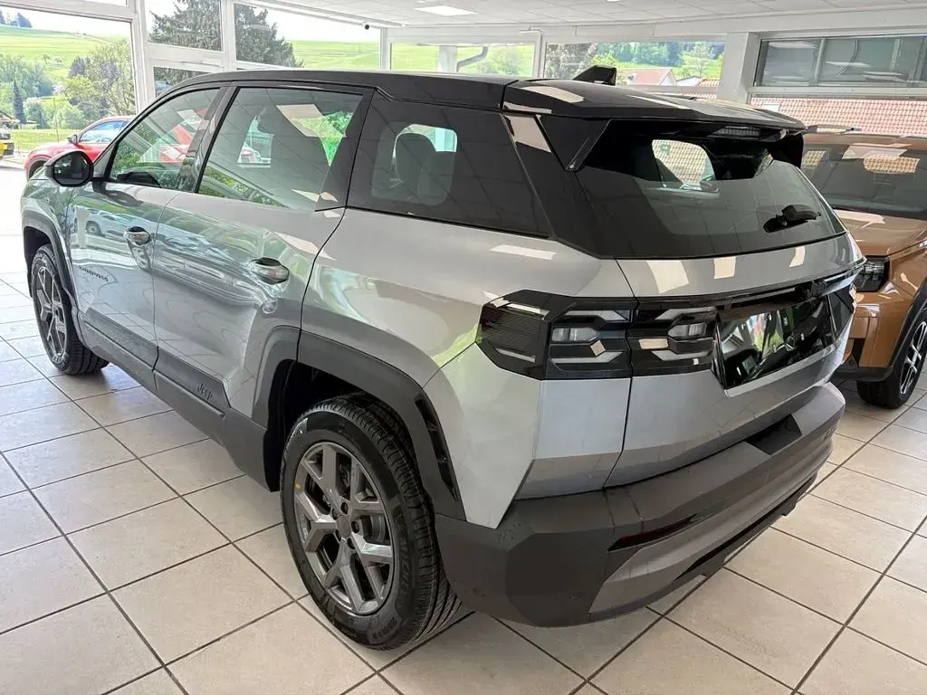 Uusi Jeep Compass Altitude 144 HP (105 kW) 2026 Harmaa Katumaasturi