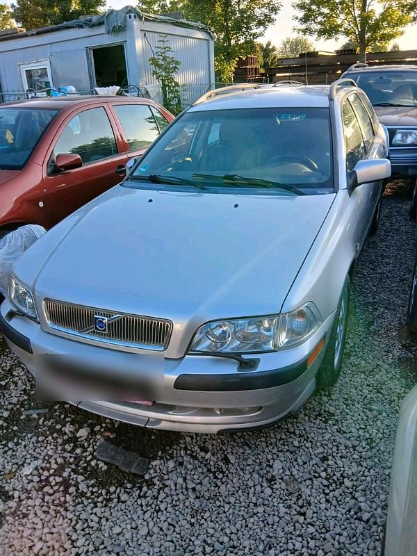 Grau Gebraucht 2001 Volvo V40 Kombi | 499 € (Guter Preis) - Bild 1/4