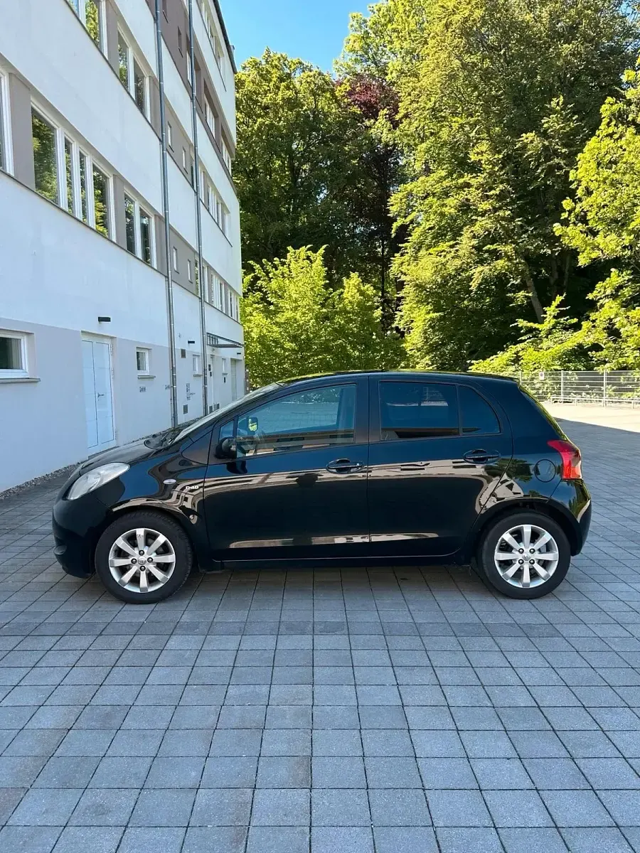 Gebraucht Toyota Yaris 90 PS (66 kW) 2009 Schwarz Kleinwagen