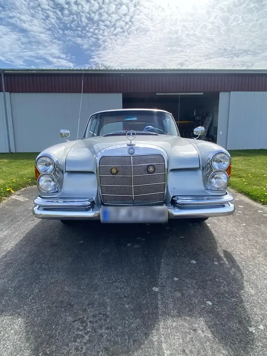 Gebraucht Mercedes 220 120 PS (88 kW) 1963 Silber Coupé