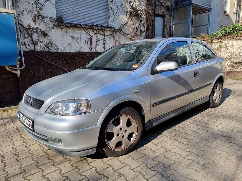 Gebraucht Opel Astra 90 PS (66 kW) 1998 Silber Limousine