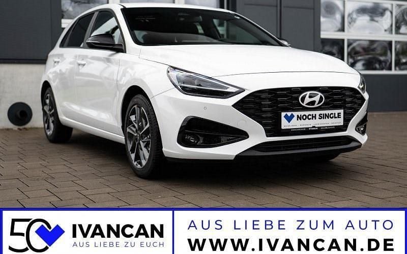 Weiß Neu 2025 Hyundai i30 Advantage Limousine | 22.990 € (Fairer Preis) - Bild 1/4