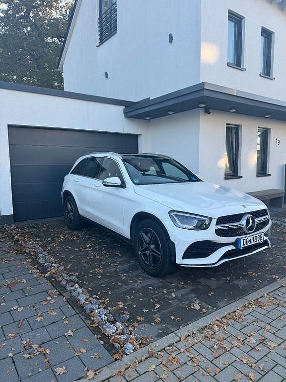 Weiß Gebraucht 2019 Mercedes GLC200 AMG SUV | 33.900 € (Superpreis) - Bild 1/4