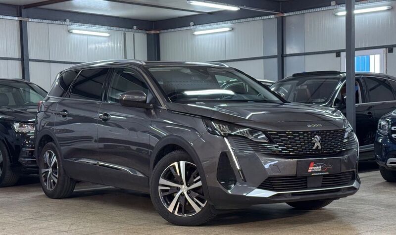 Grau Gebraucht 2021 Peugeot 5008 Allure Van / Kleinbus | 26.490 € (Fairer Preis) - Bild 1/4