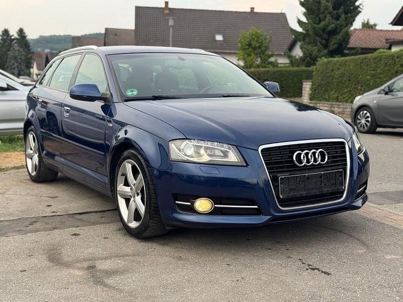 Blau Gebraucht 2012 Audi A3 Sportback S-Line Limousine | 7.499 € (Guter Preis) - Bild 1/4