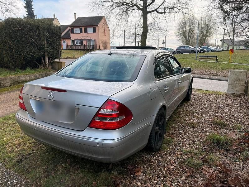 Gebraucht Mercedes E320 204 PS (150 kW) 2004 Silber Limousine