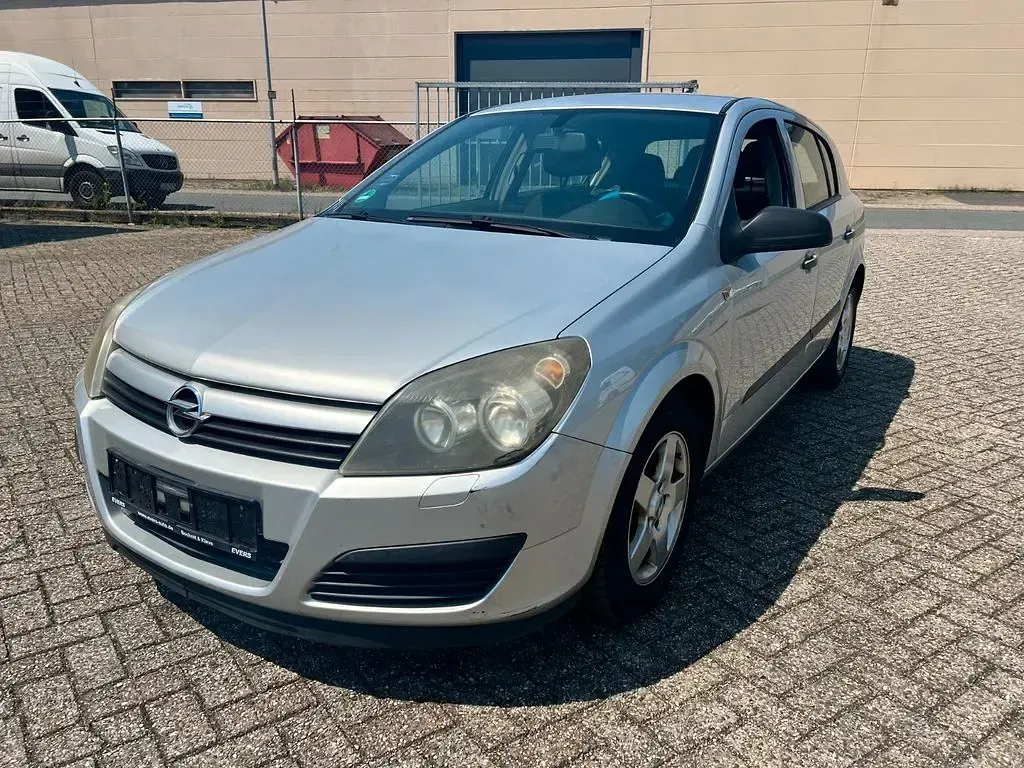 Gebraucht Opel Astra Basis 101 PS (74 kW) 2004 Silber Limousine