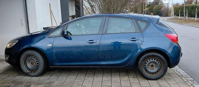 Gebraucht Opel Astra Design Edition 125 PS (91 kW) 2011 Blau Limousine