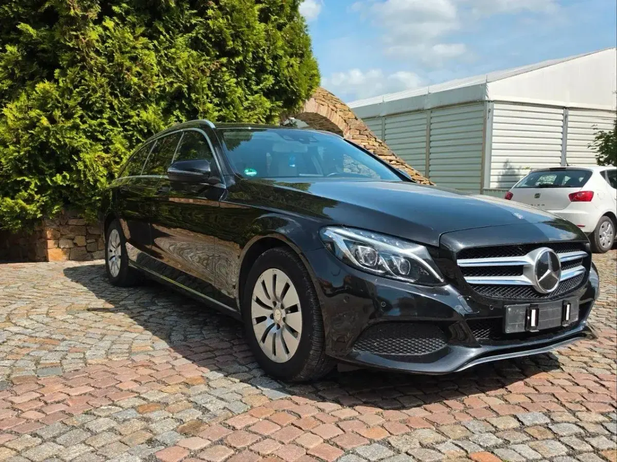 Gebraucht Mercedes C180 Avantgarde 156 PS (114 kW) 2015 Schwarz Kombi