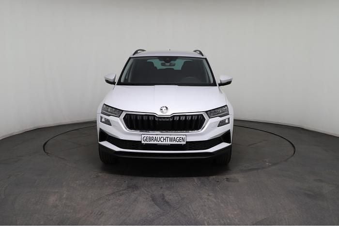 Gebraucht Skoda Karoq Selection 150 PS (110 kW) 2025 Weiß, moonweiss metallic (2y) SUV