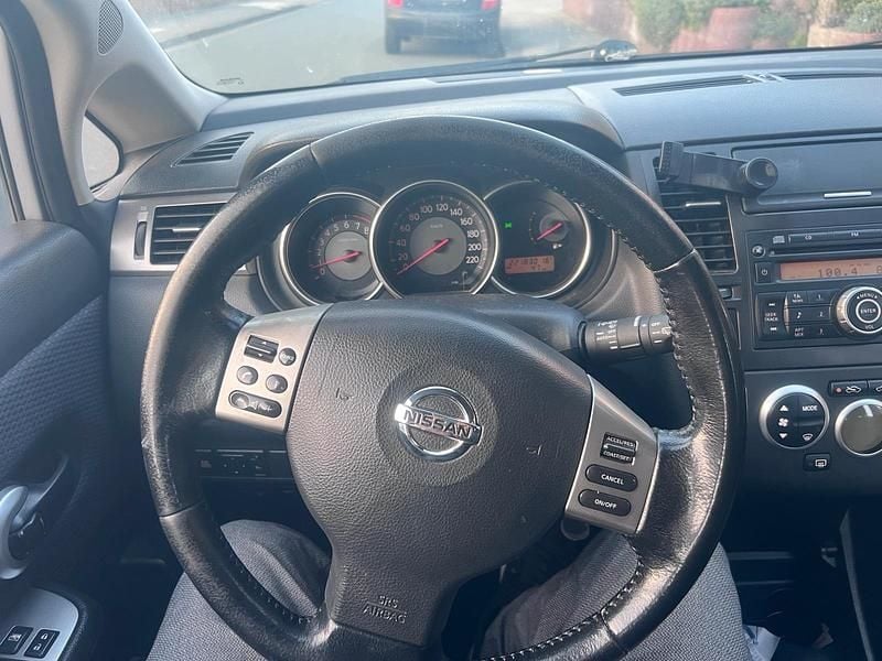 Gebraucht Nissan Tiida 126 PS (92 kW) 2008 Grau Kleinwagen