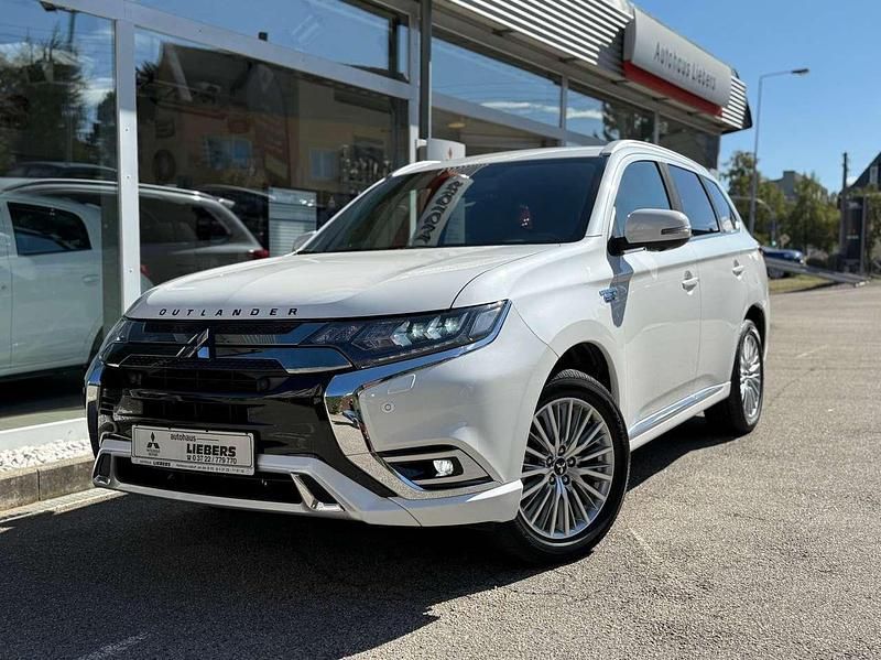 Perlmuttweiß Gebraucht 2018 Mitsubishi Outlander P-HEV Edition SUV | 19.950 € (Etwas zu teuer) - Bild 1/4