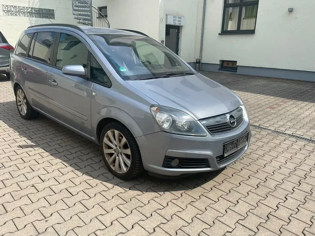 Gebraucht Opel Zafira Edition 140 PS (102 kW) 2005 Silber Van / Kleinbus