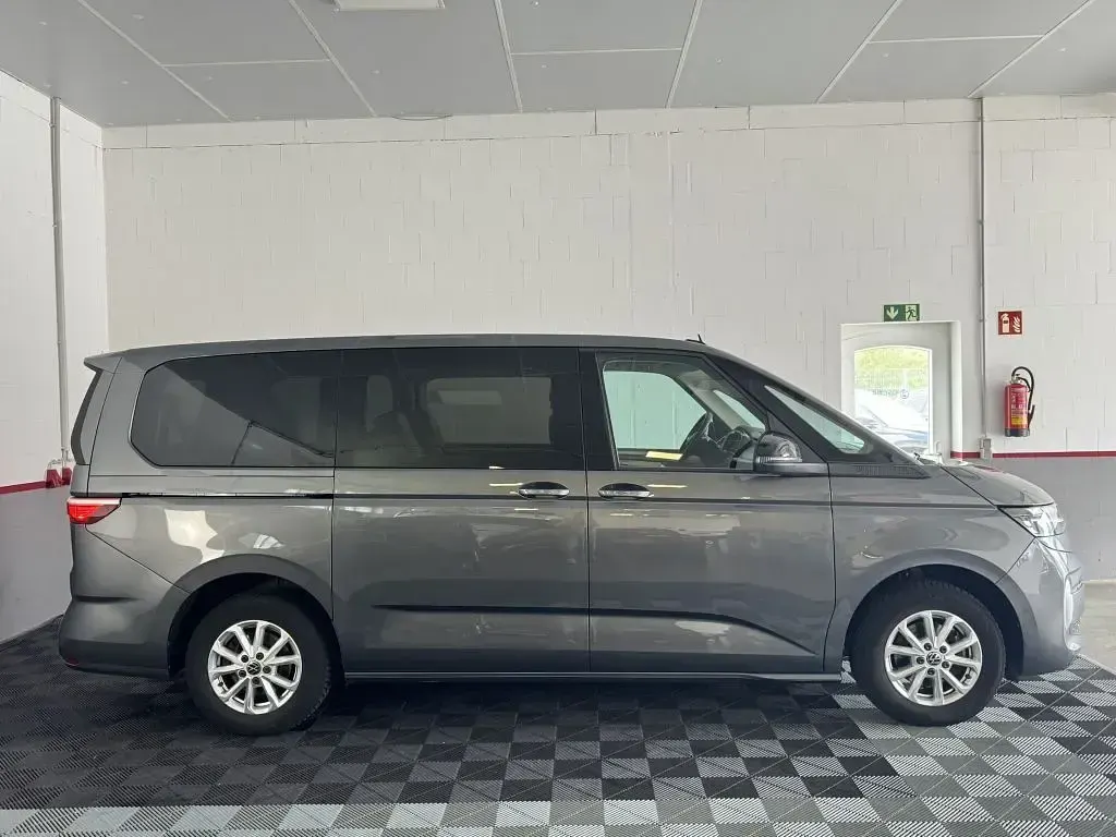 Gebraucht VW Multivan 150 PS (110 kW) 2022 Grau Van / Kleinbus