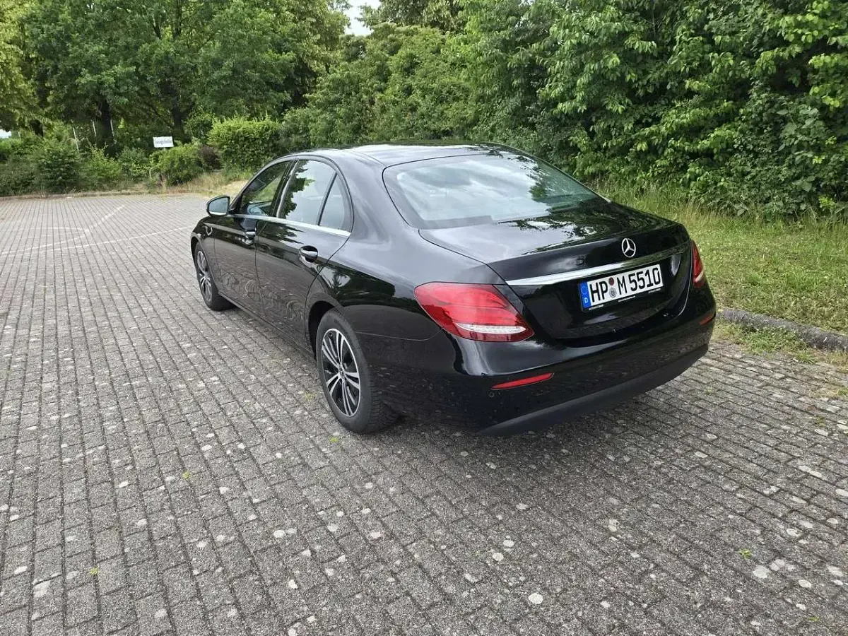 Gebraucht Mercedes E220 194 PS (142 kW) 2019 Schwarz Limousine