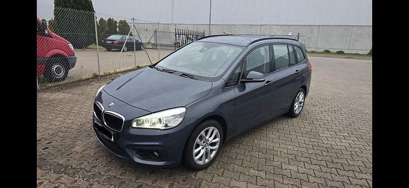 Blau Gebraucht 2016 BMW 220 Gran Tourer Sport Line Van / Kleinbus | 12.200 € (Superpreis) - Bild 1/4