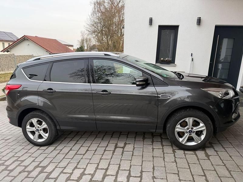Gebraucht Ford Kuga 150 PS (110 kW) 2015 Grau SUV