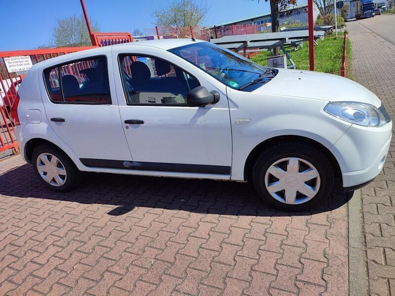 Weiß Gebraucht 2009 Dacia Sandero Kleinwagen | 1.350 € (Fairer Preis) - Bild 1/4