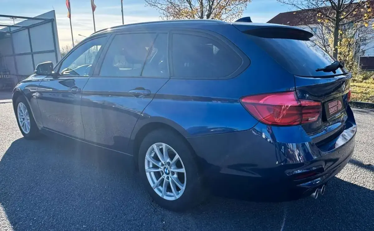 Używany BMW 320 Advantage 184 KM (135 kW) 2018 Niebieski Sedan/Limuzyna