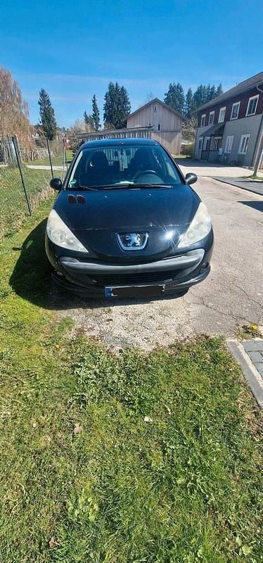 Gebraucht Peugeot 206+ 73 PS (53 kW) 2011 Schwarz Kleinwagen