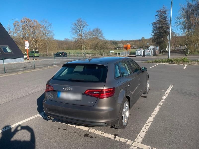 Gebraucht Audi A3 150 PS (110 kW) 2015 Grau Kleinwagen