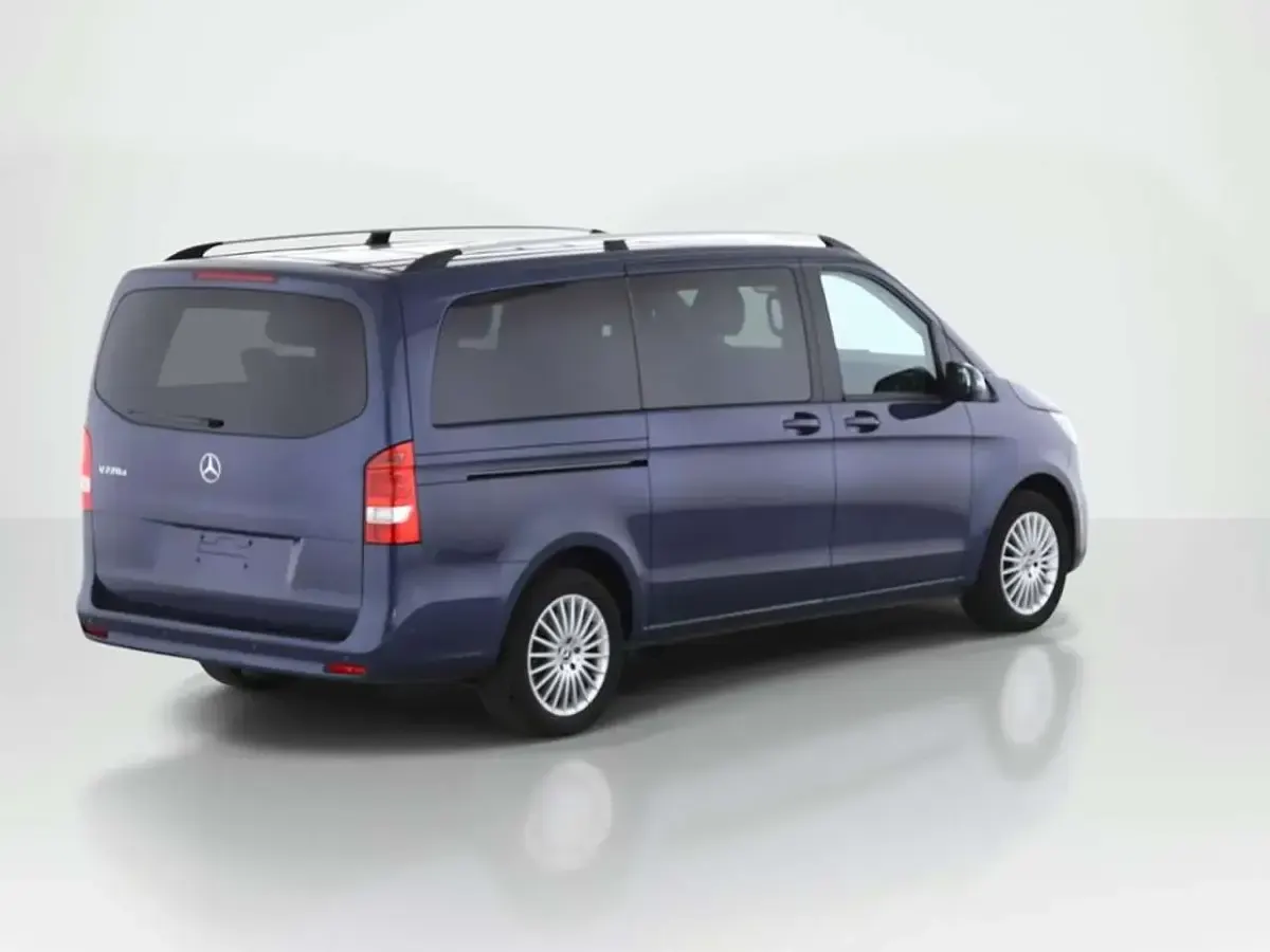 Gebraucht Mercedes V220 163 PS (119 kW) 2025 Sodalithblau met. Van / Kleinbus