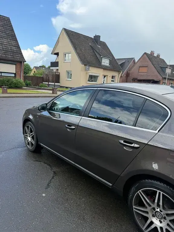 Gebraucht VW Passat R-line BlueMotion 140 PS (102 kW) 2013 Braun Limousine